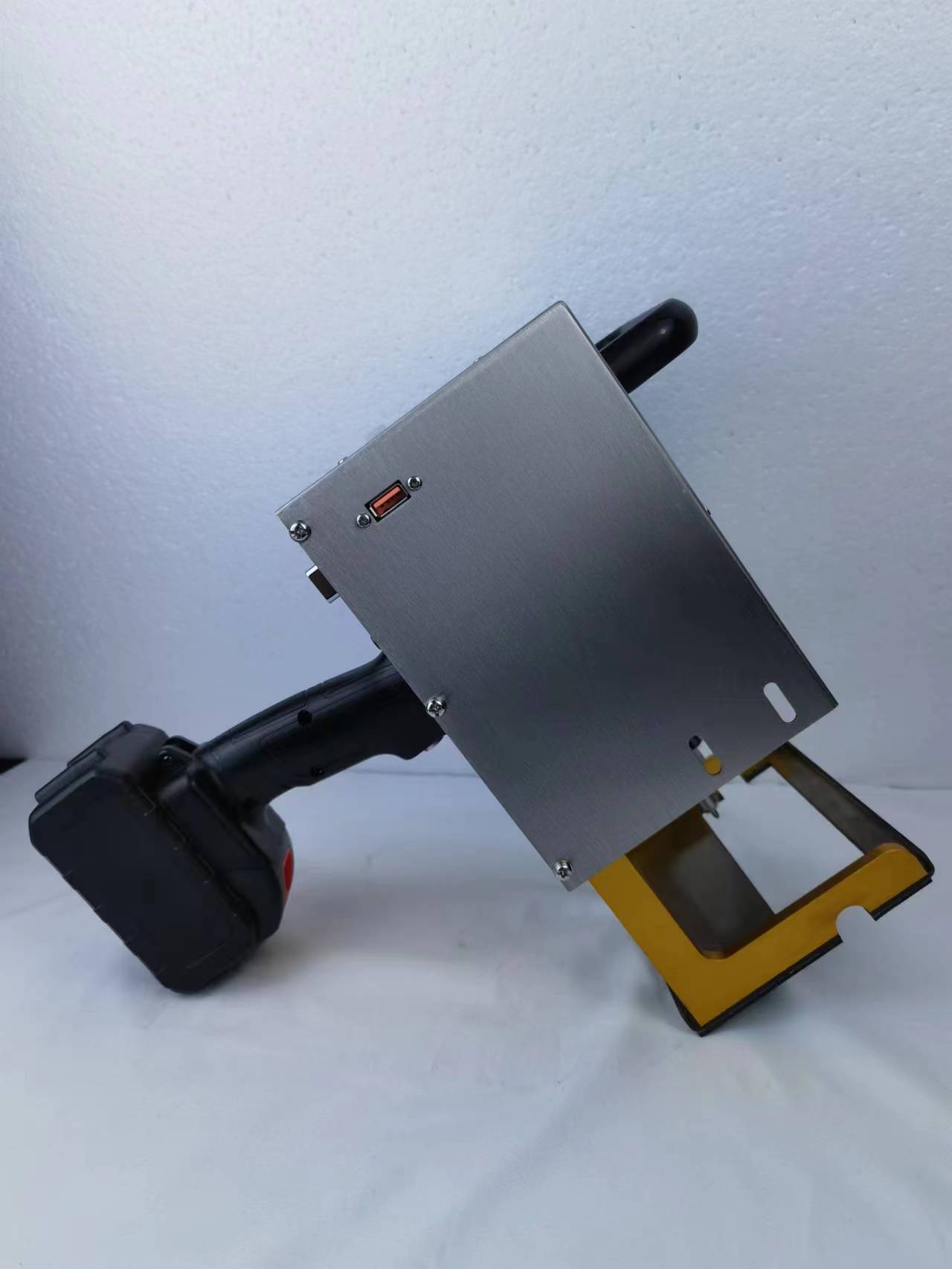 Powerful dot peen marking machine for engine