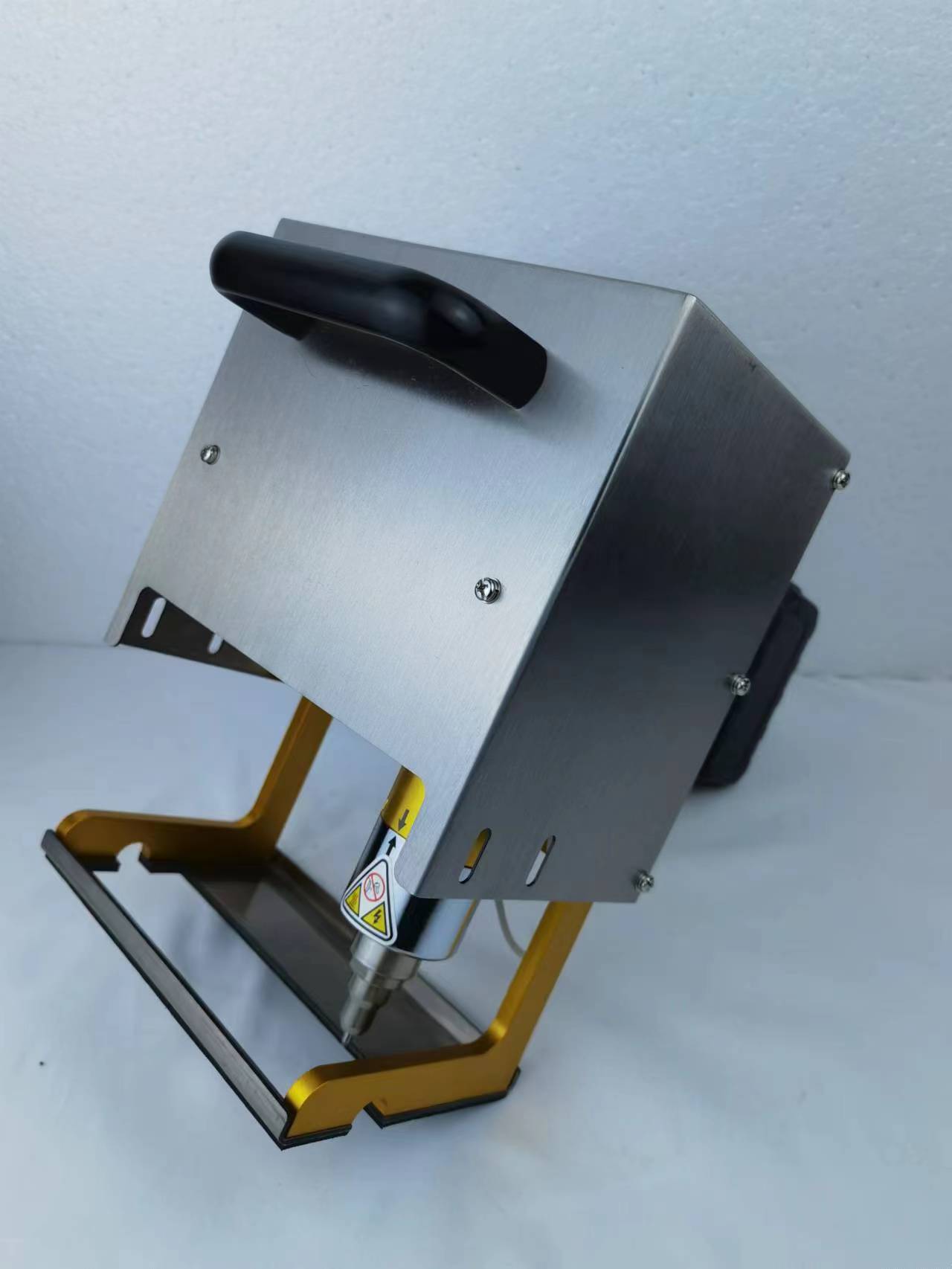 Powerful dot peen marking machine for engine